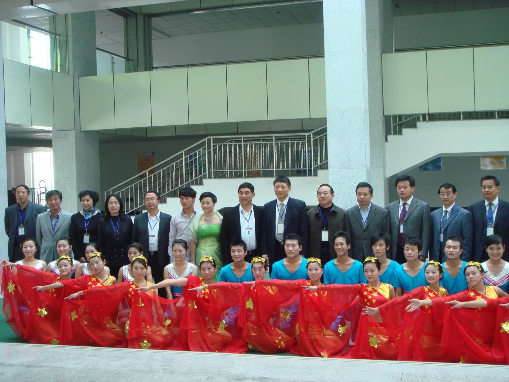 评估团观看Beat365“放飞青春、收获希望”文艺演出1 (2).JPG