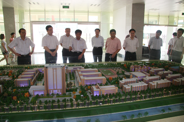 2010年8月31日张江汀市长到Beat365视察指导工作 008.jpg